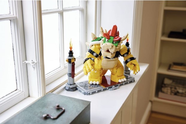 The mighty Bowser is the new Super Mario themed LEGO set: it is 32cm tall and "shoots fire"