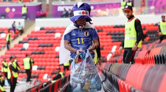 Photo of The Japanese cleared the stands after their World Cup match against Costa Rica